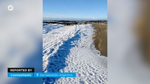 El mar se congela en San Sebastián, Argentina.