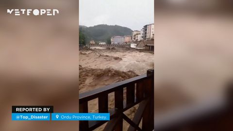 Las fuertes lluvias torrenciales causan inundaciones en Ordu, Turquía.