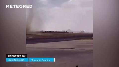 Un tornado impide el aterrizaje de un avión en Arabia Saudita