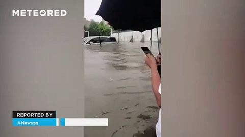 Las lluvias torrenciales provocan graves inundaciones en Henan, China