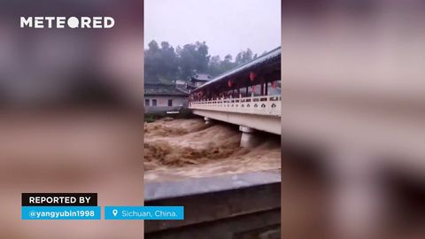 Las fuertes lluvias de los últimos días causan inundaciones en Sichuan, China.