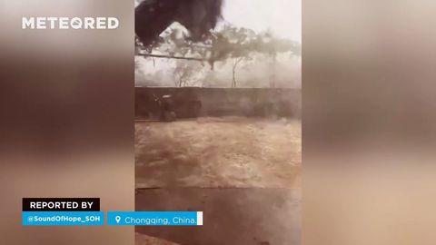 Las lluvias torrenciales provocan graves destrozos en Chongqing, China.