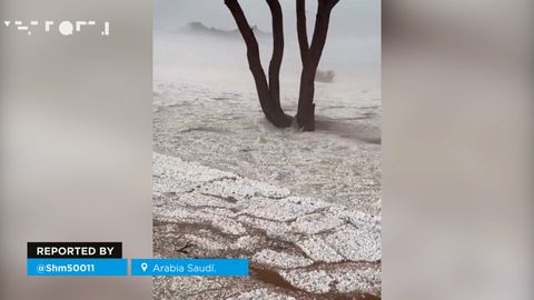 Las fuertes tormentas dejan ríos de agua y granizo en Arabia Saudí