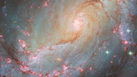 Impresionantes imágenes de la galaxia espiral NGC 1672 captadas por el Hubble