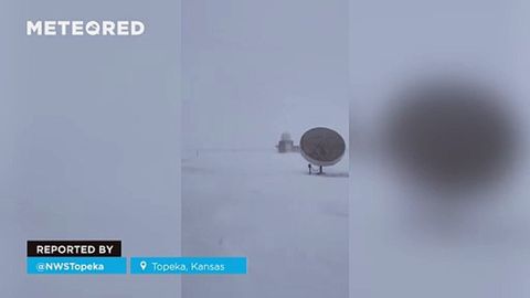 Impresionante tormenta de nieve en Topeka, Kansas (USA)