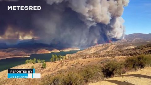 Un nuevo gran incendio forestal calcina miles de hectáreas en el condado de Los Ángeles, California