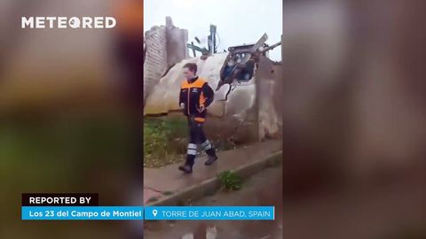 Un posible tornado causa grandes daños materiales en Torre de Juan Abad, Ciudad Real (España).