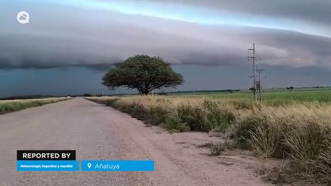  Impresionante nube estantería (shelf cloud) en Añatuya, Argentina