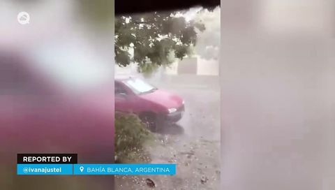Una gran tormenta de granizo y viento causa estragos en Bahía Blanca, Argentina