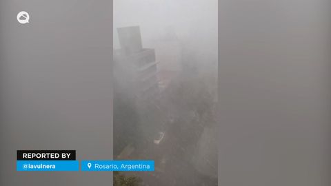 Una intensa tormenta de granizo y viento causa estragos en Rosario, Argentina
