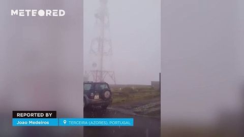 La nieve cae en varias islas de Azores, Portugal