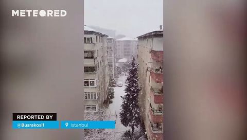 Las intensas nevadas paralizan la ciudad de Estambul, Turquía