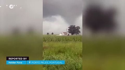 Ein Tornado in Porto Peles (Beja), Portugal! Das Phänomen hat in der Region erhebliche Sachschäden verursacht.