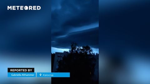 ¡Una terrorífica tormenta supercelular azota varias ciudades del sur de Hungría! A su paso se produjeron lluvias muy fuertes, granizo de gran tamaño y vendavales