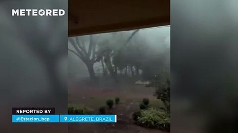 ¡Una gran tormenta provoca grandes daños en Alegrete, Brasil! A su paso se registraron lluvias muy fuertes y vientos huracanados.