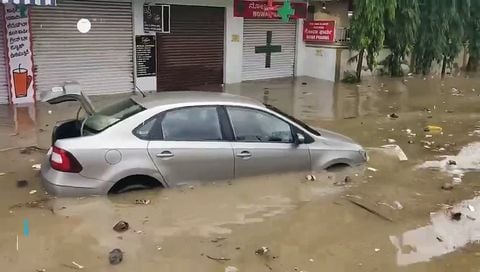Enorme overstromingen in Bengaluru, India! Het fenomeen veroorzaakte verstoringen voor het verkeer en de activiteiten van omwonenden.