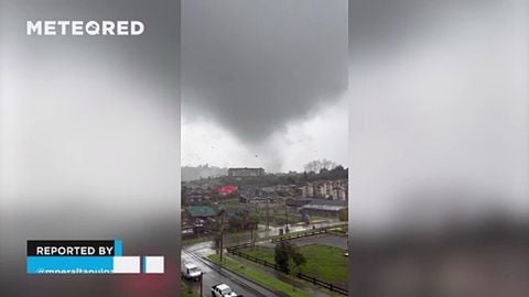 ¡Increíble tornado arrasa en Puerto Varas, Chile! El fenómeno ha provocado importantes daños en la zona.
