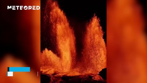 ¡Fuentes de lava de más de 300 metros en el volcán Kilauea, Hawaii (USA)! La última erupción del cráter Halema'uma'u ha atraído a numerosas personas.
