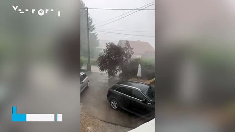 ¡Un reventón deja vientos extremos en Saint-Laurent-en-Grandvaux, Francia! Las tormentas también dejaron lluvias muy fuertes