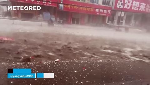 ¡El granizo gigante causa estragos en el condado de Lingbi, China! Las piedras de hielo provocaron grandes daños materiales y dejaron algunas personas heridas