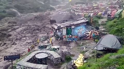 ¡Los ríos de Himachal Pradesh (India) sufren grandes y violentas crecidas! Las fuertes lluvias han provocado importantes aumentos de los caudales