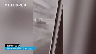 ¡Un reventón húmedo deja vientos de más de 100 km/h en Jinan, China! La temperatura bajó 14 °C en menos de una hora