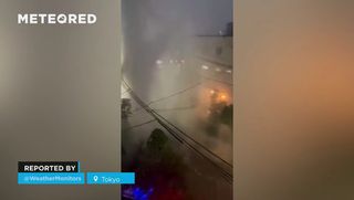 ¡Las lluvias torrenciales provocan inundaciones catastróficas en Tokio, Japón! Se emitieron advertencias que alertan a la población sobre el riesgo de desastre