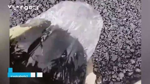 ¡El agua hierve sobre el asfalto en Xi’an, China! La temperatura alcanzó un récord histórico de 42,3 °C