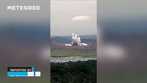 ¡Varios eventos freáticos sacuden el cráter del volcán Taál, Filipinas! El fenómeno duró más de 10 minutos
