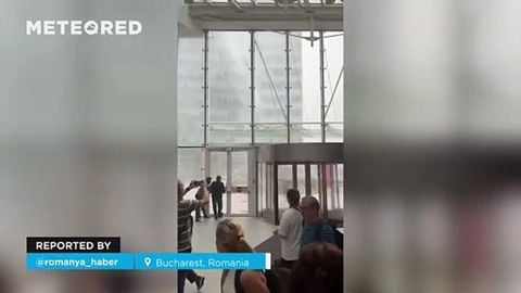 Мощный шторм обрушился на Бухарест, Румыния, с ураганным ветром! Порывы ветра превышали 100 км/ч