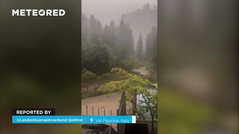 ¡Las tormentas provocan grandes crecidas súbitas en Val Passiria, Italia! Han caído más de 100 mm en muy poco tiempo
