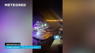 ¡Una inundación súbita sorprende a los habitantes del Valle de Ourika, Marruecos! Una fuerte tormenta provocó la crecida de los ríos