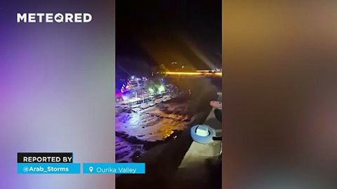 Uma enchente repentina surpreende moradores do Vale de Ourika, Marrocos! Uma forte tempestade fez os rios transbordarem