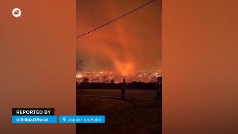 ¡Se forma un gran tornado de fuego en el incendio de Aguiar da Beira, Portugal! El peligroso fenómeno se produjo muy cerca de varias personas