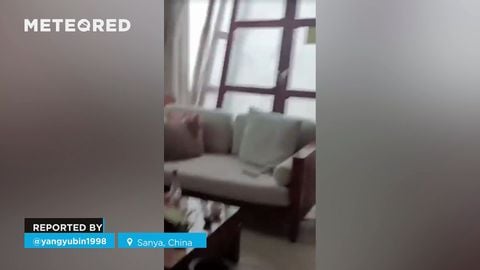 ¡El tifón Kajiki causa estragos en Sanya, China! Se registraron ráfagas de viento de más de 240 km/h, provocando graves daños materiales en la zona