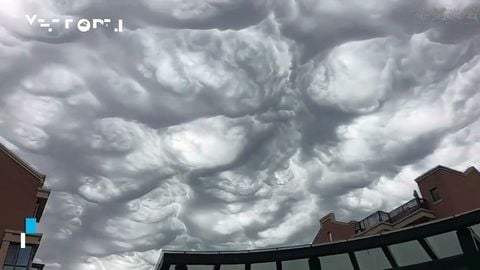Umas raras nuvens asperitas surgem nos céus de Chaoyang, na China