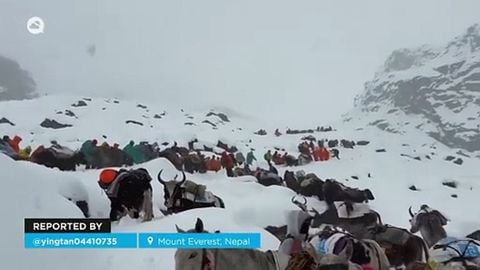 Miles de personas atrapadas en el monte Everest, Nepal, tras una gran ventisca.