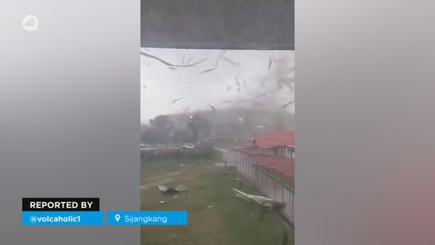 Ein Tornado richtet in Sijangkang, Malaysia, verheerende Schäden an. Mehrere Menschen wurden verletzt