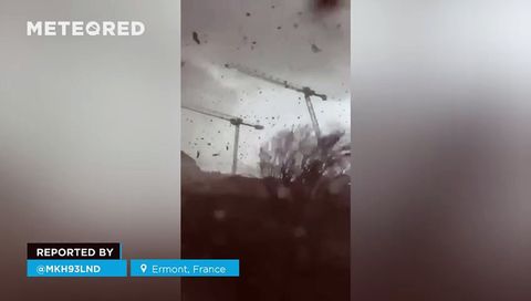 Um tornado causou caos nos arredores de Paris, França. Este fenômeno destrutivo ocorreu em Ermont