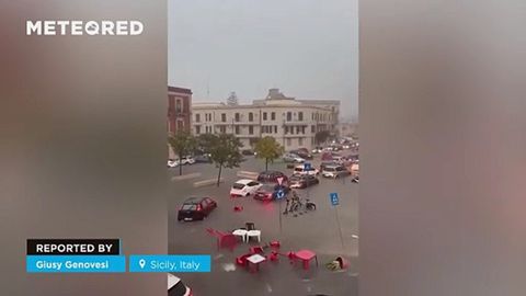 Fortes chuvas torrenciais estão causando graves inundações na Sicília, Itália