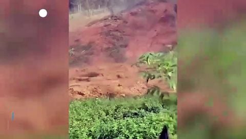 Grande deslizamento de terras perto de Da Nang, Vietname