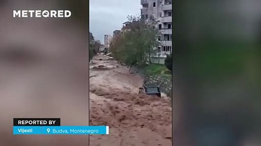 Las calles de Budva (Montenegro) se convierten en ríos tras las lluvias torrenciales