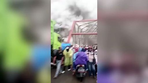 Un lahar provoca explosiones secundarias en los alrededores del volcán Semeru, Indonesia