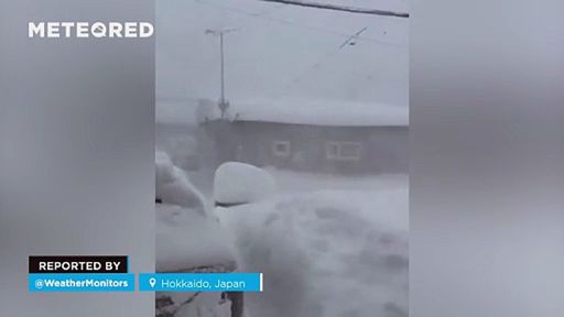 Una potente tempesta di neve sta colpendo Hokkaido, in Giappone