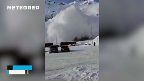 Una avalancha masivo desata el caos en la estación de esquí de Elbrus, Rusia