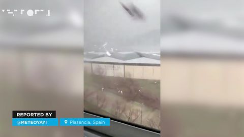 Un tornado causa estragos en Plasencia, España