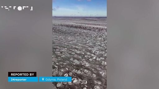 Il Golfo di Danzica si sta ghiacciando a Gdynia, in Polonia