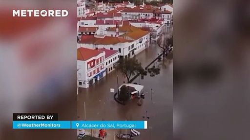La tempesta Leonardo provoca gravi inondazioni ad Alcácer Do Sal, in Portogallo