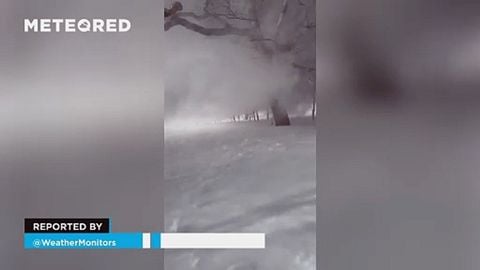 Een verrassende sneeuwwervel voor skiërs in de Hakuba-vallei, Japan