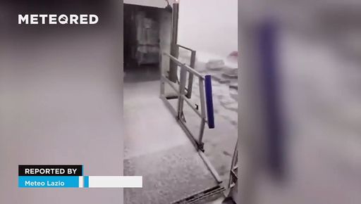 Una violenta grandinata paralizza il principale aeroporto di Roma